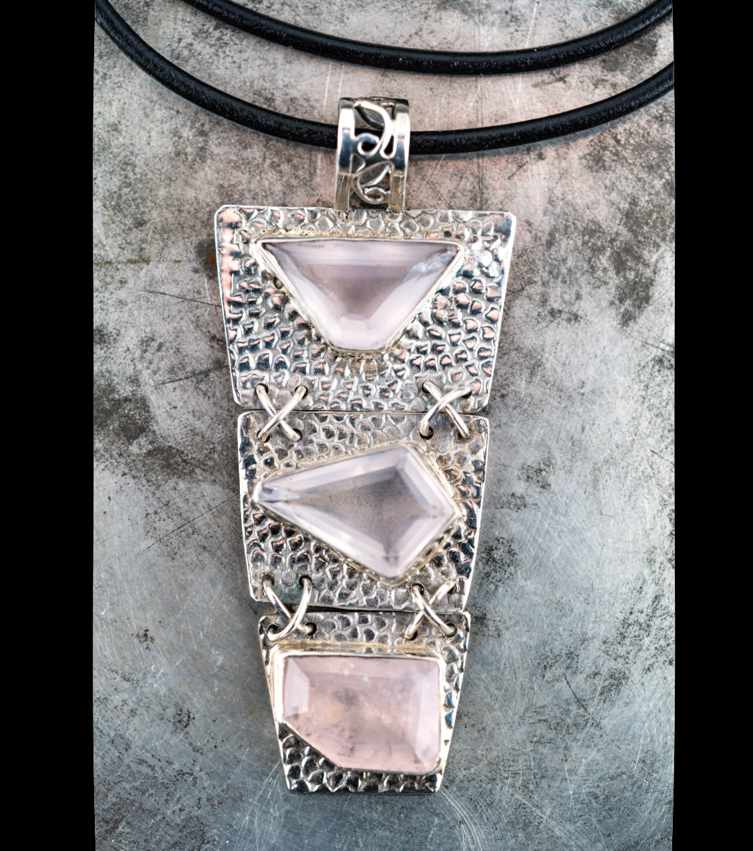925 silver hammered pendant and blacl leather necklace with rose quartz stones 