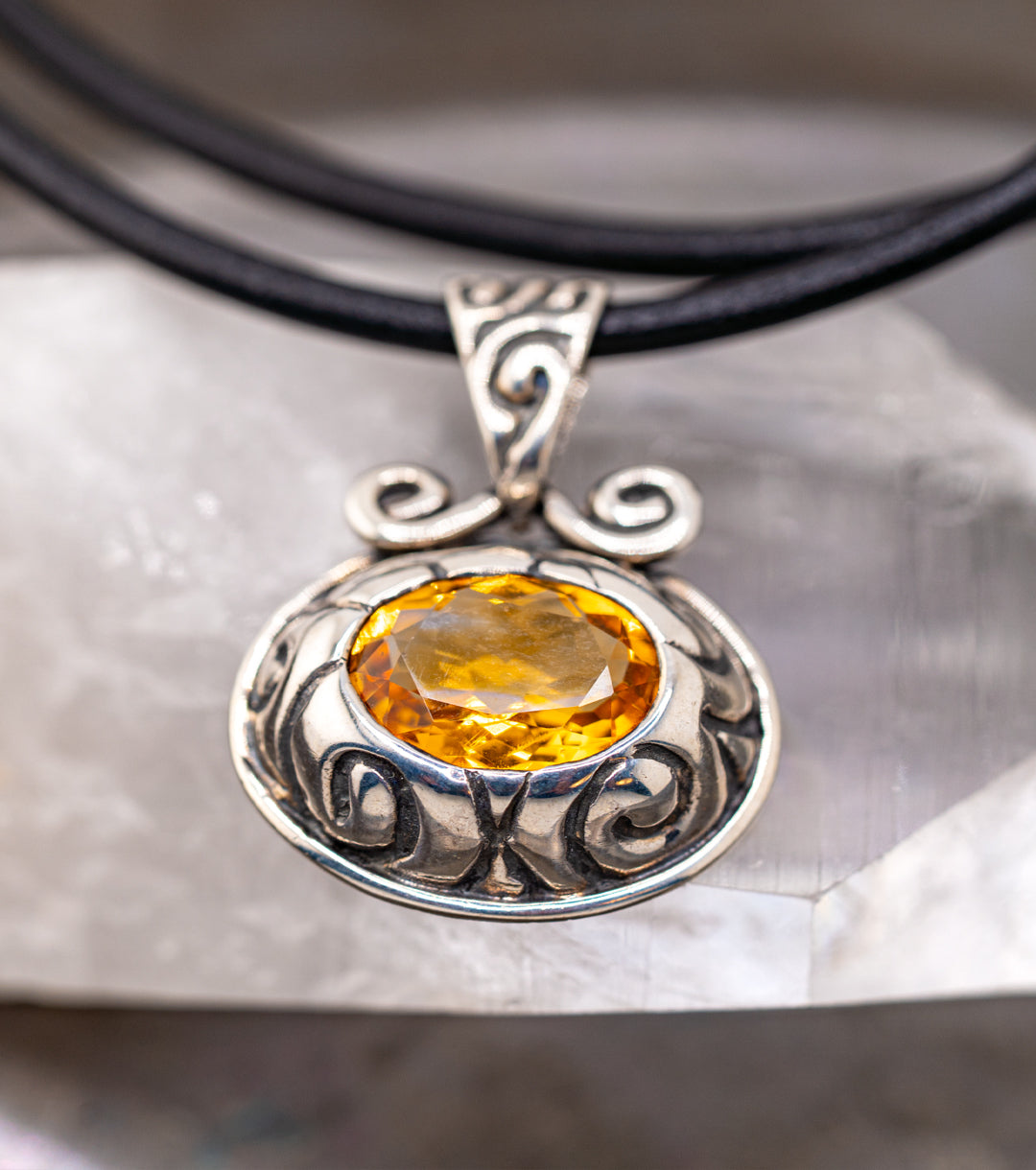 Vintage 70s Citrine, Silver & Leather Navajo Necklace