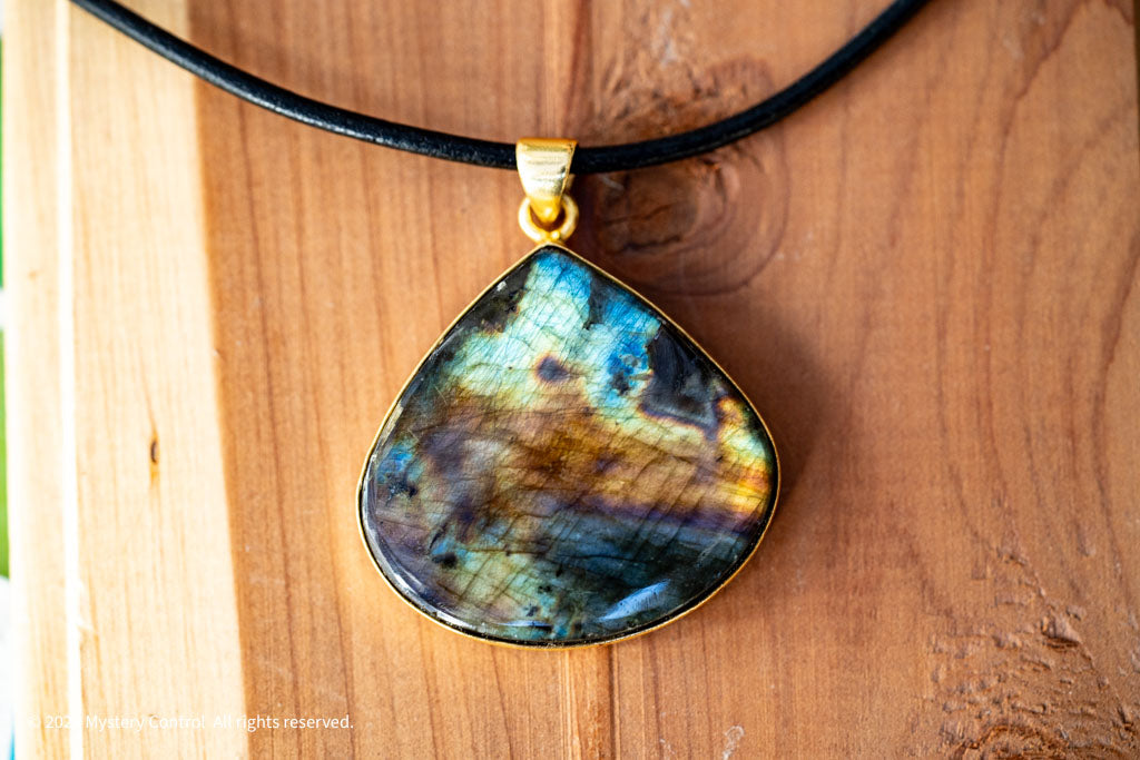 Spectrolite & Gold Teardrop Pendant Necklace